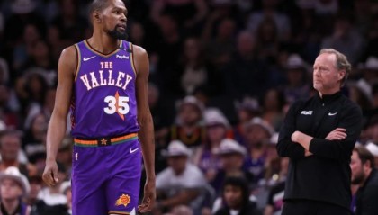 杜兰特仍对留守太阳持开放态度 和布克凑合过？