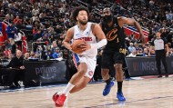 虎扑NBA-活塞vs骑士G2复盘：坎宁安接管比赛 哈登再次迷失|季后赛|詹姆斯·哈登|克利夫兰骑士队|多诺万-米切尔|底特律活塞队_新浪体育_新浪新闻